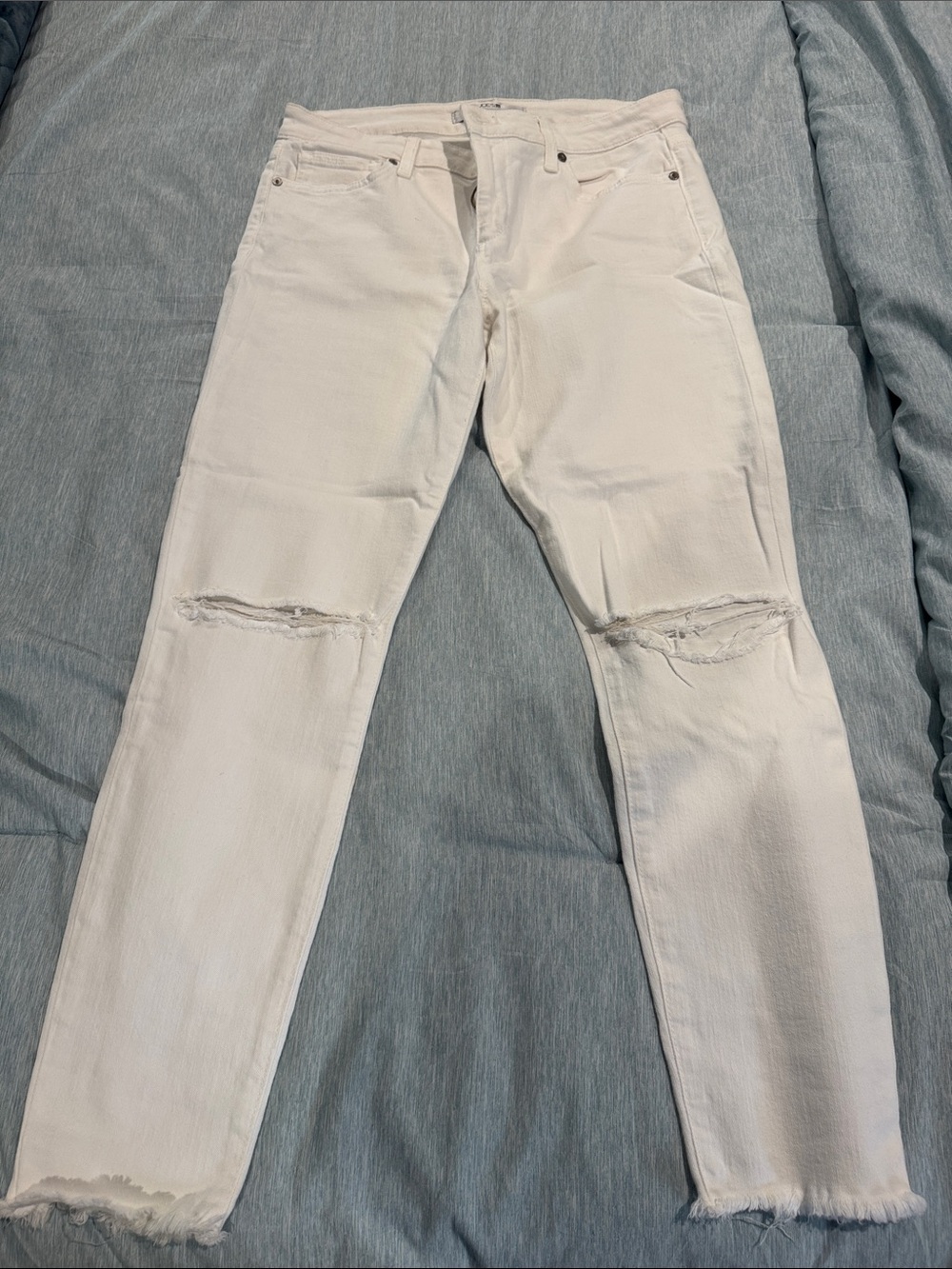 Womens White Distressed Knee Ripped Jeans